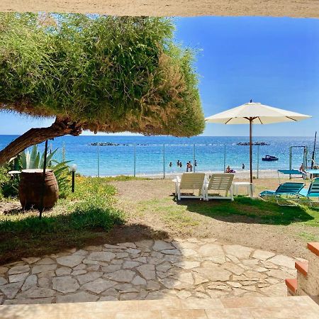 Paradise Beachfront Villa, Porto Columbu, Sardinia Porto Columbu - Perd'E Sali Exterior foto