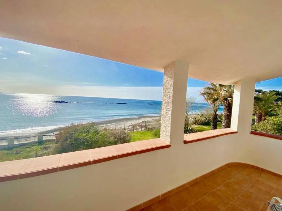 Paradise Beachfront Villa, Porto Columbu, Sardinia Porto Columbu - Perd'E Sali Exterior foto